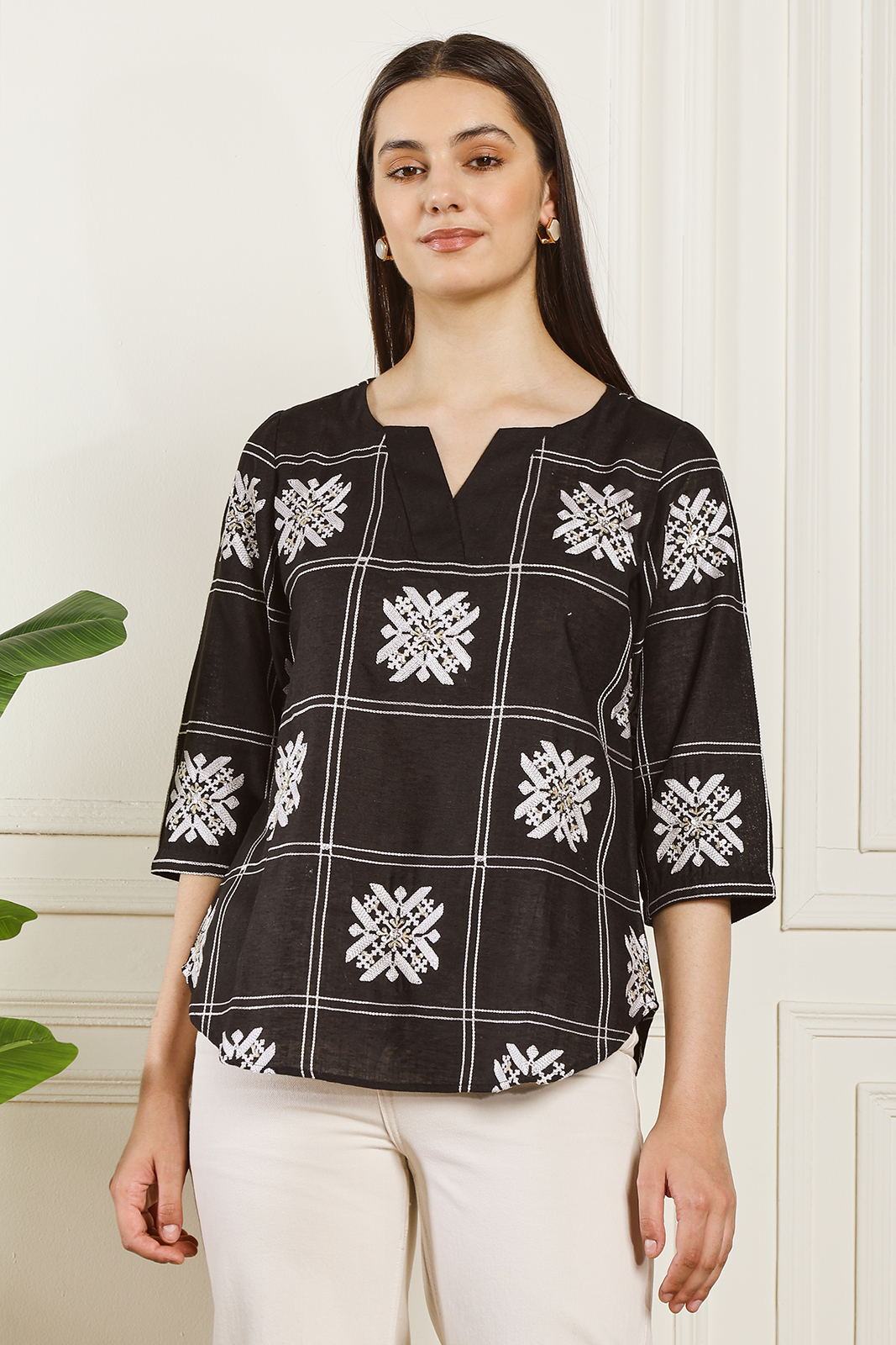 EMBROIDERED BLACK LINEN TOP
